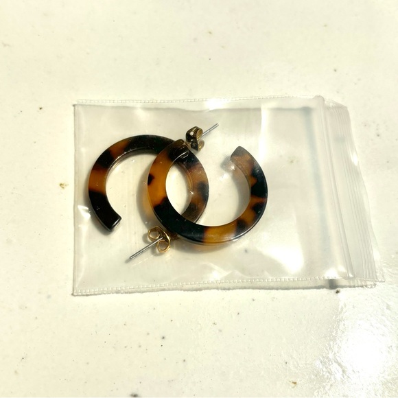 Tortoiseshell Hoops - Picture 5 of 6